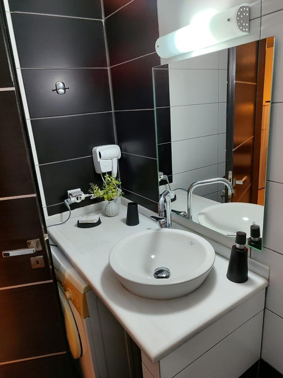 Adam Apartments ซารานเดอ ภายนอก รูปภาพ